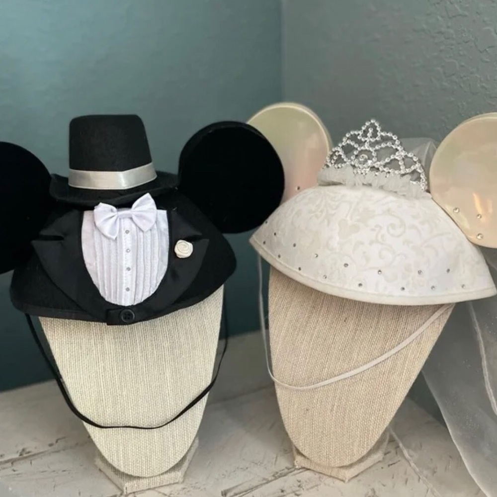 Pre-Loved Disney Parks Exclusive Minnie Mickey Ears Hats Set Wedding Groom&Bride